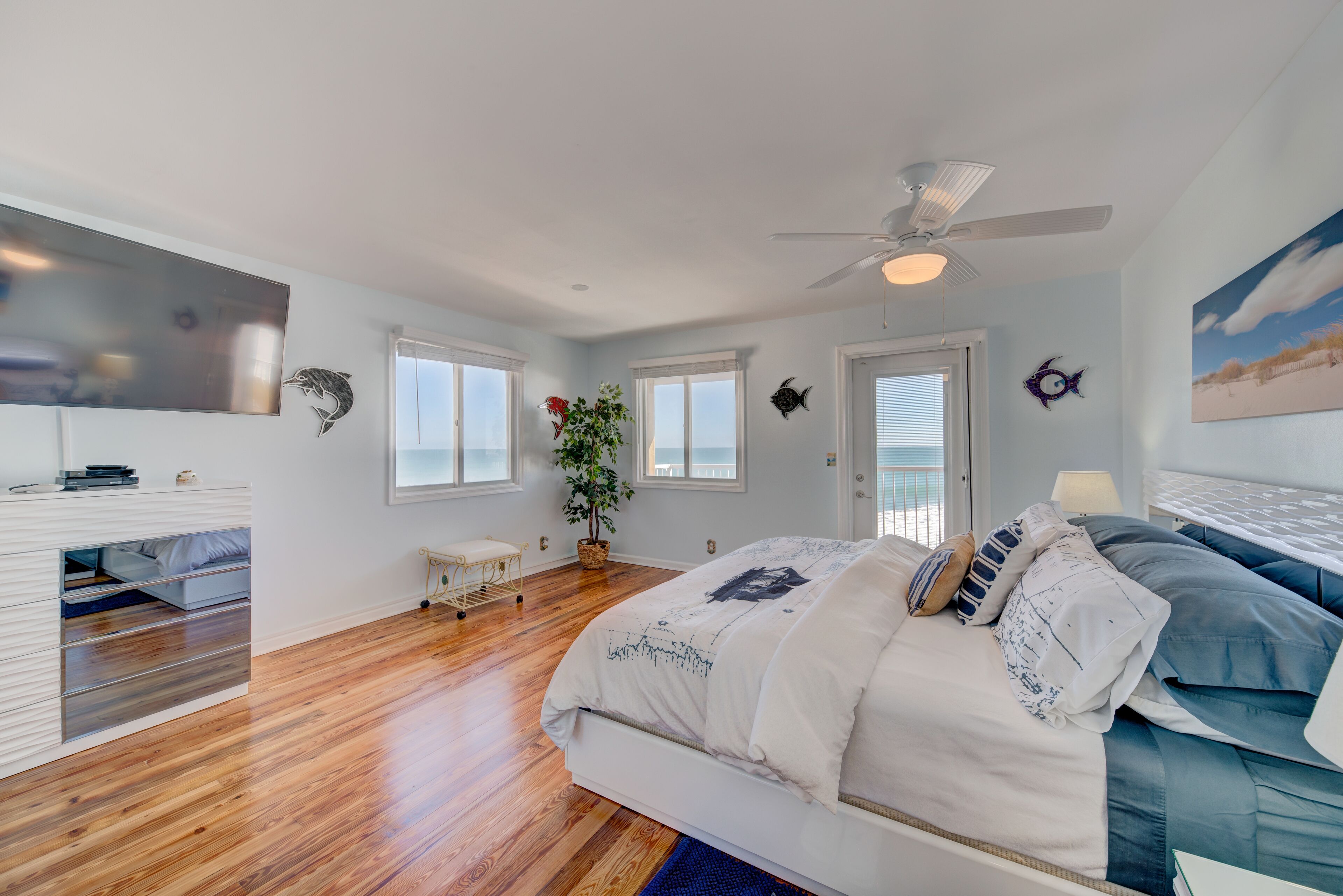 7 bedrooms, in-room safe, desk, iron/ironing board