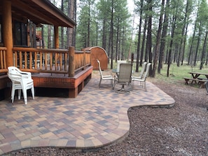 Outdoor dining - Log Cabin on National Forest - Quiet, Relaxing, Serene. (Pinetop)