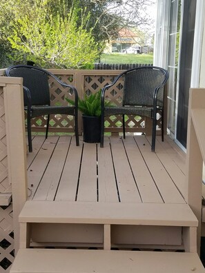 Terrace/patio - Three Bedrooms Two Baths sleeps 6 - Walking distance to Downtown Paso Robles (Paso Robles)