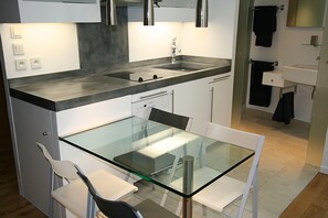 Kühlschrank, Mikrowelle, Geschirrspüler