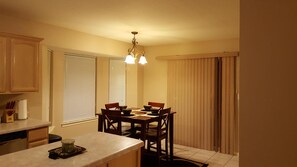 Dining - Mi Casa Es Su Casa - Clean and Cozy 10 mins from Ft Bliss with Refrigerated Air (El Paso)