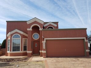 Exterior - Mi Casa Es Su Casa - Clean and Cozy 10 mins from Ft Bliss with Refrigerated Air (El Paso)