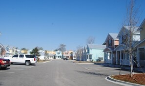 المنطقة المحيطة بالمنشأة