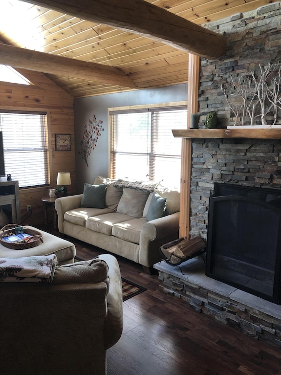 Cozy Cabin Secluded In The Woods. Wildlife Abundant. Not A Neighbor In Sight! - Two Sisters Lake, WI