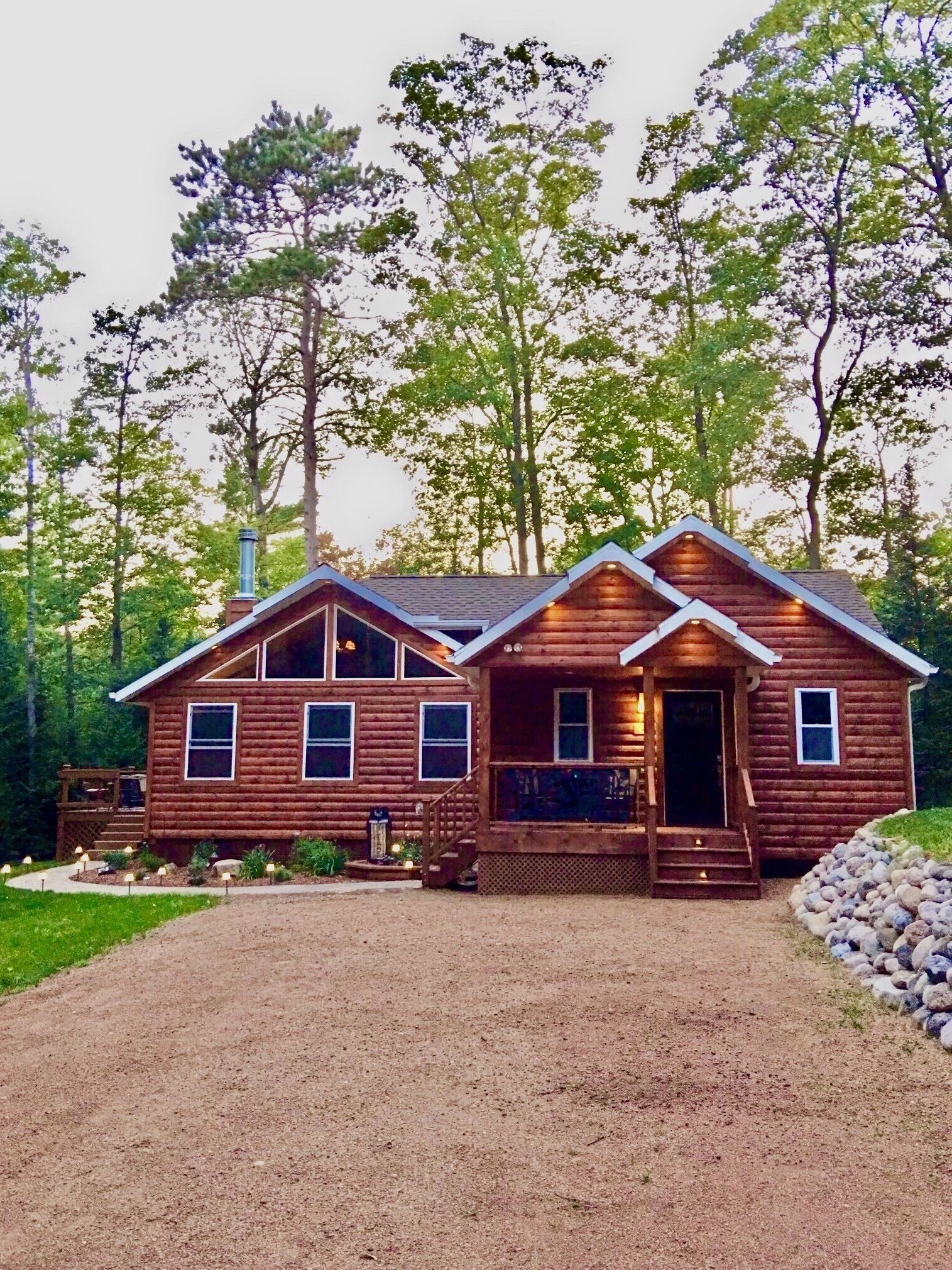 Northwoods Tranquility! Peaceful, private, and dogs are welcome.