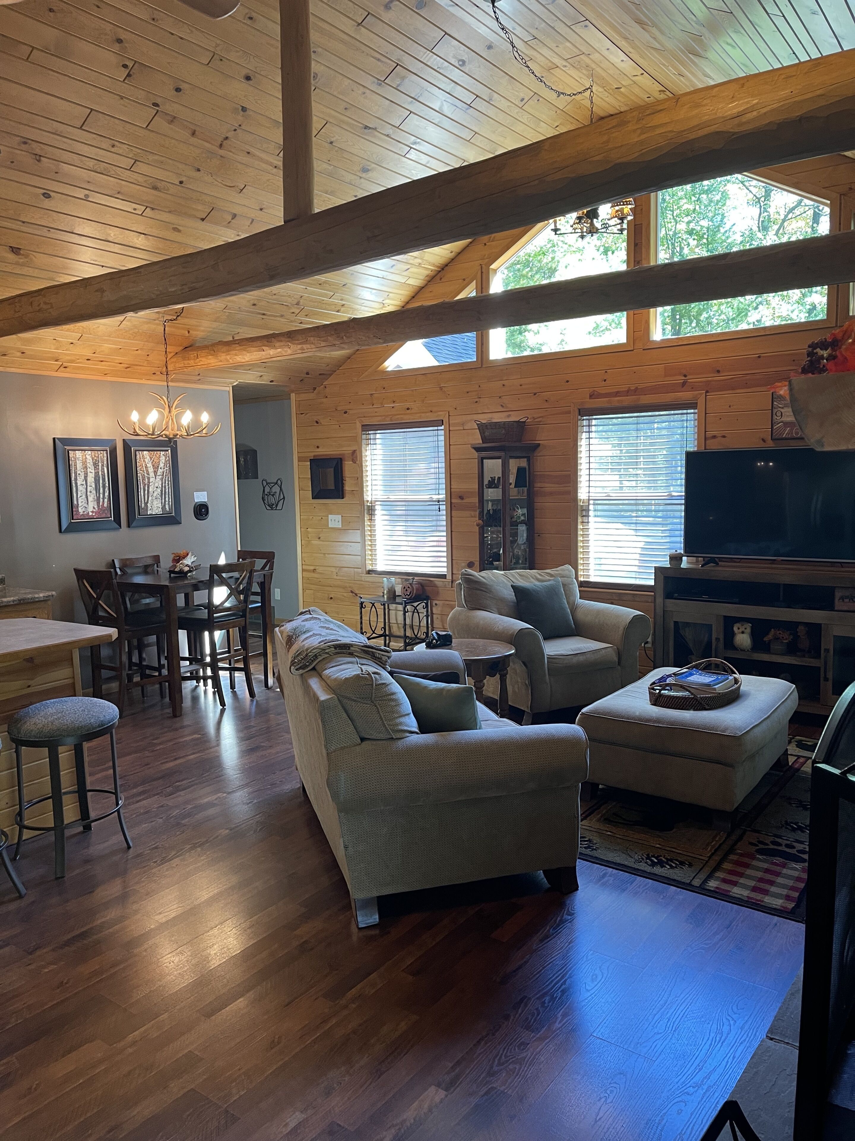 Smart TV, fireplace, DVD player, streaming services