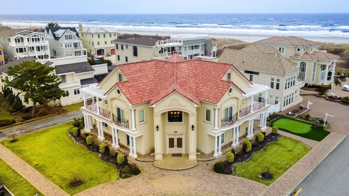 Luxury Mediterranean Mansion -Pool, Elevator, Roof Deck,3rd House From The Beach