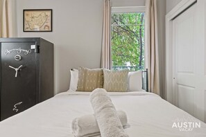 3 bedrooms, desk, iron/ironing board, free WiFi