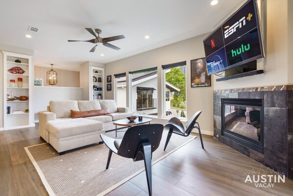 Älytelevisio, kirjoja, stereot