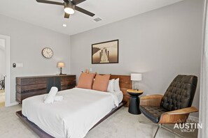 2 makuuhuonetta, työpöytä, silitysrauta/-lauta, ilmainen Wi-Fi