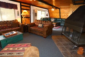 Smart-TV, Kamin, DVD-Player, Videothek