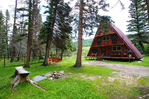 An incredible getaway! (please provide your own firewood for outside firepit)