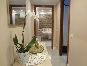 1 bedroom, iron/ironing board, travel crib, free WiFi - Rome Historic Core Apartment - Between Colosseum & Termini – A/C, Wi-Fi, Netflix (Roma)