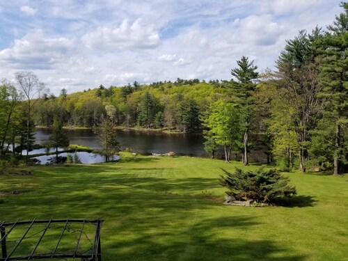 Lakefront on 31 acres, Kayaks, boat, Hiking, Fishing, Private Lake.