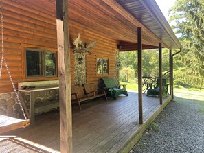 Terrace/patio - Lakefront on 31 acres, Kayaks, boat, Hiking, Fishing, Paradise for kids and pets (Paupack)