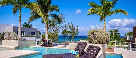 Piscine extérieure, piscine chauffée