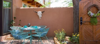 South Capitol Historic Area!
1 Mile from the Plaza!
2 King BR, 2 BA, 2 Patios!