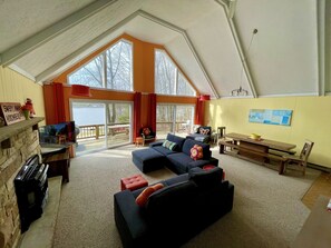 Smart TV, fireplace, Netflix, table football