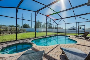 A heated pool - Beautiful private heated pool/ spa home, 10 min to Disney & shopping (Clermont)