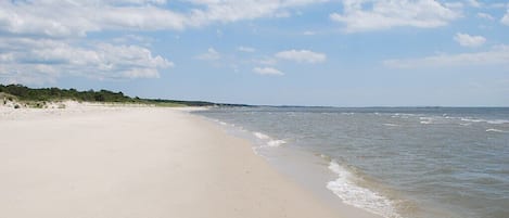 Am Strand, Liegestühle, Strandtücher