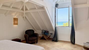 2 habitaciones, caja de seguridad en la habitación y escritorio