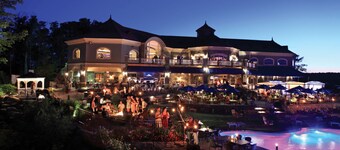 Luxury Downtown Penthouse - walk to track, restaurants, spas and so much more!