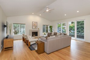 TV, fireplace, stereo