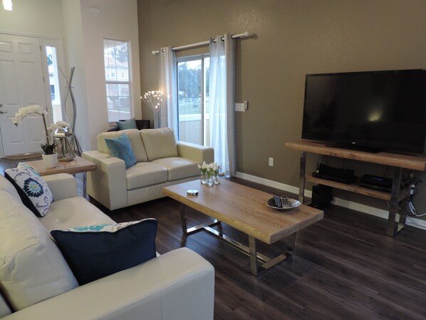 Flat-screen TV, DVD player, stereo