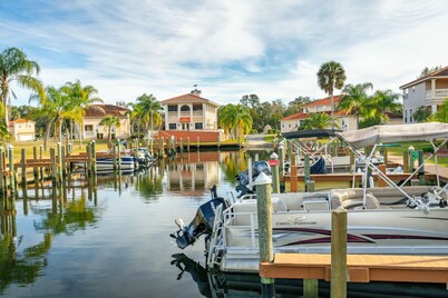 90 yrds to water! BBQ, Com. Pool, Pet friendly, Families welcome!