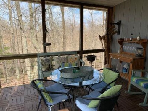 Private getaway in the hills of Dale Hollow