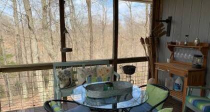 Private getaway in the hills of Dale Hollow