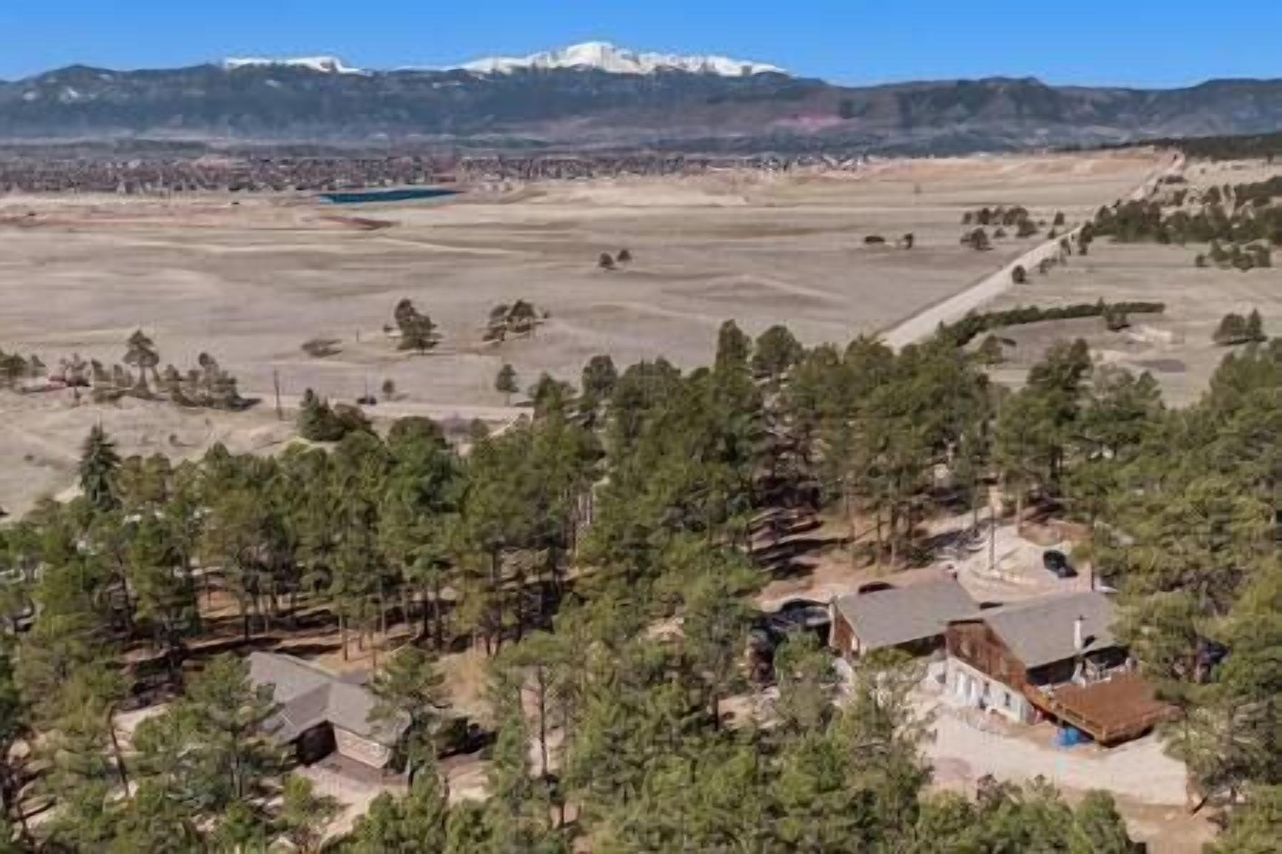 Aerial view of property (1)