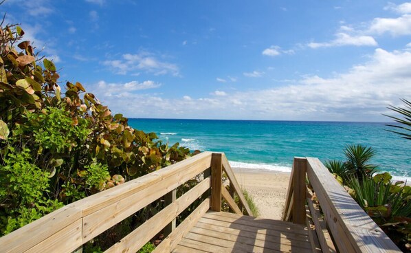 Beach nearby, sun loungers, beach towels