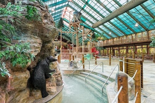 Luxury Cabin on 7 Acres: Views/WIFI/Theater/Arcade/Chef's Kitchen/CopperTub