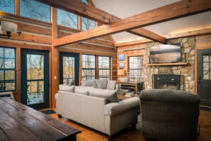 TV connectée, cheminée, lecteur de DVD, baby-foot