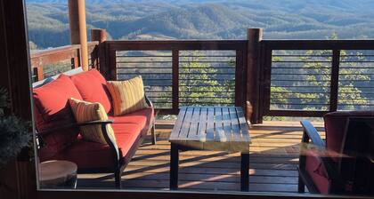 Couples Love the SPECTACULAR Unobstructed Great Smoky Mountains Park View!