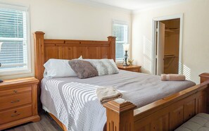 4 bedrooms, iron/ironing board, free WiFi, bed sheets