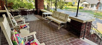 Fabulous Location Updated 3bd/2bth Home