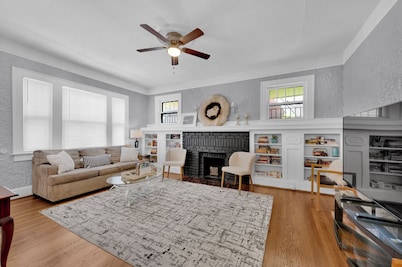 Fabulous Location Updated 3bd/2bth Home