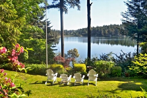 On The Beach! Elegant Waterfront Manor 'The Pearl on Oyster Bay