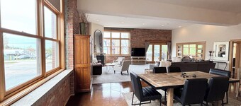 Downtown Luxury Condo w/ Lower Harbor Views -  2200 SF sleeps 8 comfortably