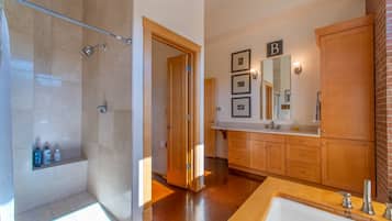 Shower, jetted tub, hair dryer, towels