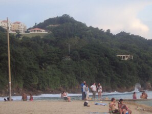 Beach nearby, sun loungers, beach towels