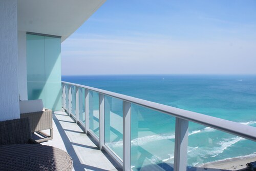 Ylellinen yhden makuuhuoneen huoneisto rannalla, jossa kaikki Resort mukavuuksia!