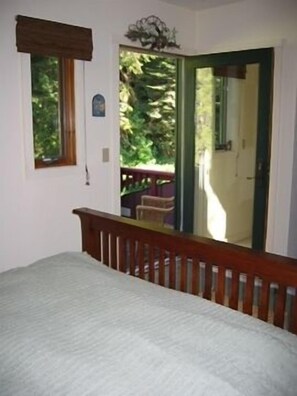 Interior - Contemporary farmhouse in Redwood National Park (Orick)