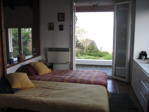 2 عدّة غرف نوم ومكواة/لوح كي وواي فاي مجانًا وملاءات أسرّة