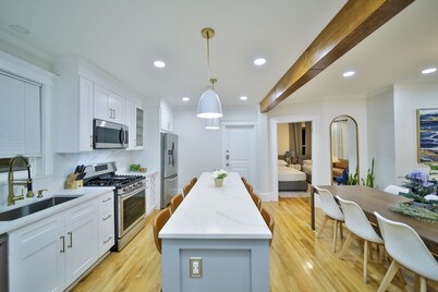 3BR Near Downtown – Walk to Subway, Balcony, Short Drive to Beach