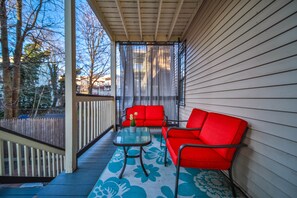 Terrace/patio - Luxury Retreat mins 2 Downtown Fenway 8mn Beach Free Prking Grill (Boston)