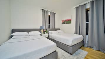 3 bedrooms, desk, iron/ironing board, travel crib