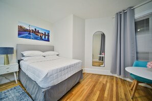 3 bedrooms, desk, iron/ironing board, travel crib - Luxury Retreat mins 2 Downtown Fenway 8mn Beach Free Prking Grill (Boston)